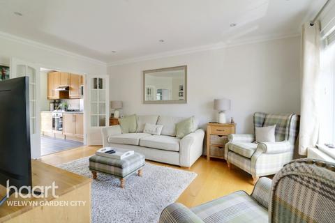 13 Skimpans Close, Welham Green, Hatfield, AL9 7PA