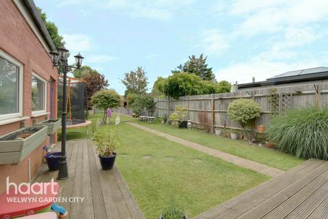 13 Skimpans Close, Welham Green, Hatfield, AL9 7PA