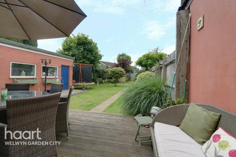 13 Skimpans Close, Welham Green, Hatfield, AL9 7PA