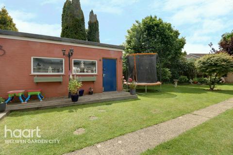 13 Skimpans Close, Welham Green, Hatfield, AL9 7PA