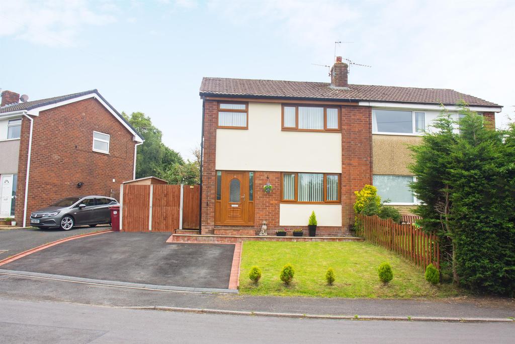 Spring Vale Garden Village, Darwen, BB3 2HS 3 bed semidetached house