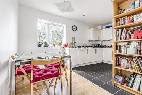 18 Cowdrey Mews, London, SE6 3AP