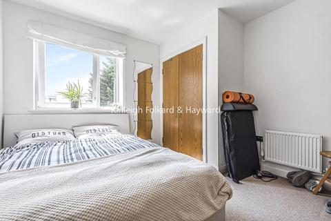 18 Cowdrey Mews, London, SE6 3AP