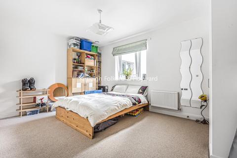 18 Cowdrey Mews, London, SE6 3AP
