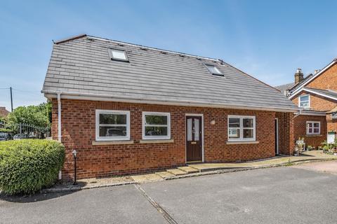 17 Hidden Close, West Molesey, KT8 2BB