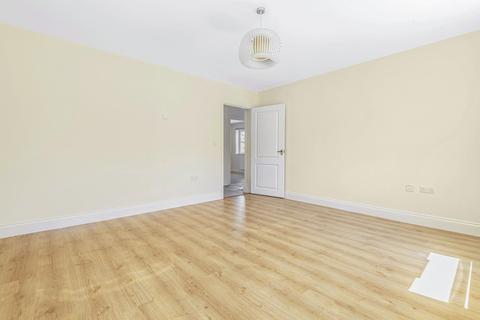 17 Hidden Close, West Molesey, KT8 2BB