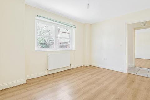 17 Hidden Close, West Molesey, KT8 2BB