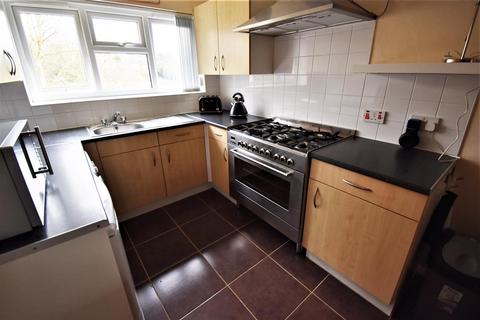 3 bedroom end of terrace house to rent, Broadhope Avenue, Stanford-Le-Hope