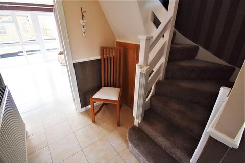 3 bedroom end of terrace house to rent, Broadhope Avenue, Stanford-Le-Hope
