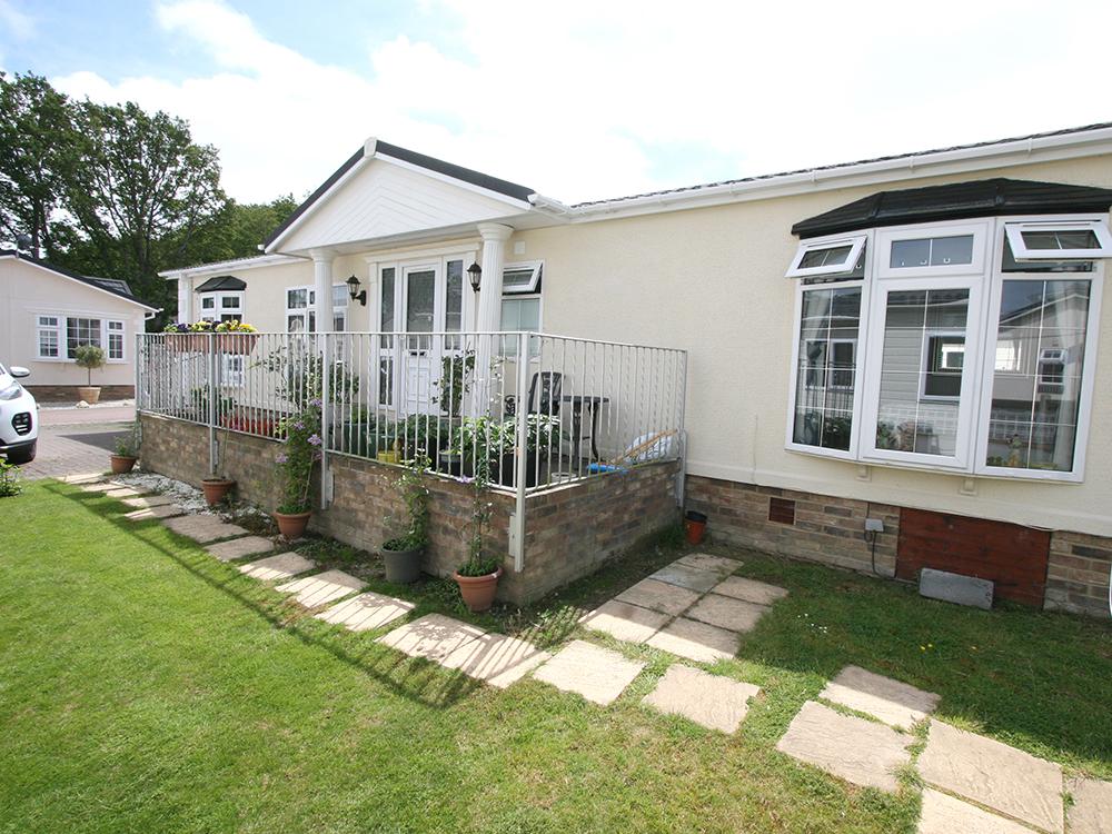 Woodlands Lodge Park, Biddenden TN27 2 bed park home for sale £179,995