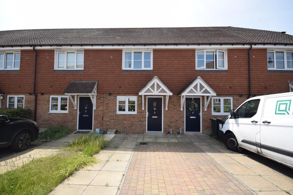 Linnitt Road, Snodland, ME6 2 bed terraced house £1,200 pcm (£277 pw)