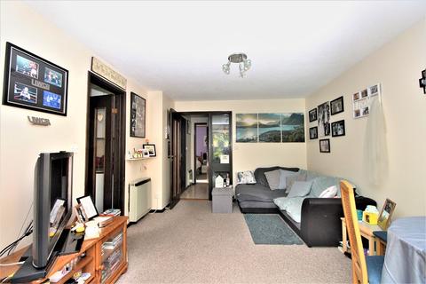 39 Whitecroft, Horley, RH6 9BZ