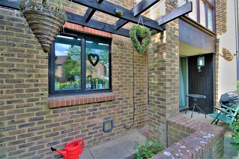 39 Whitecroft, Horley, RH6 9BZ
