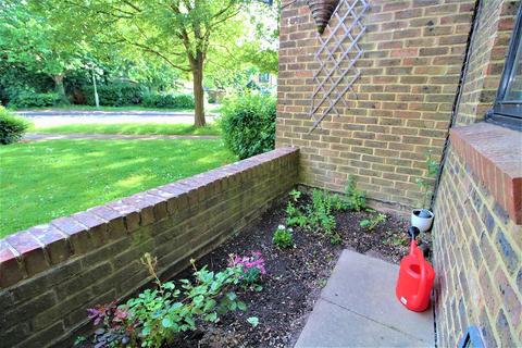 39 Whitecroft, Horley, RH6 9BZ