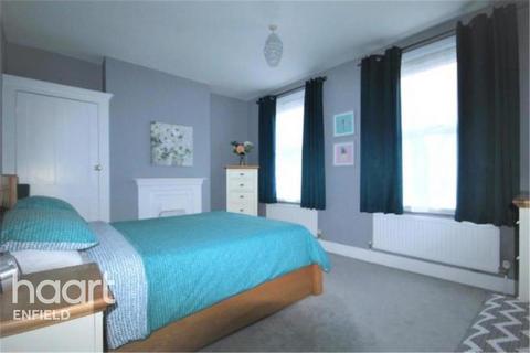 3 bedroom terraced house to rent, Allandale Road, EN3