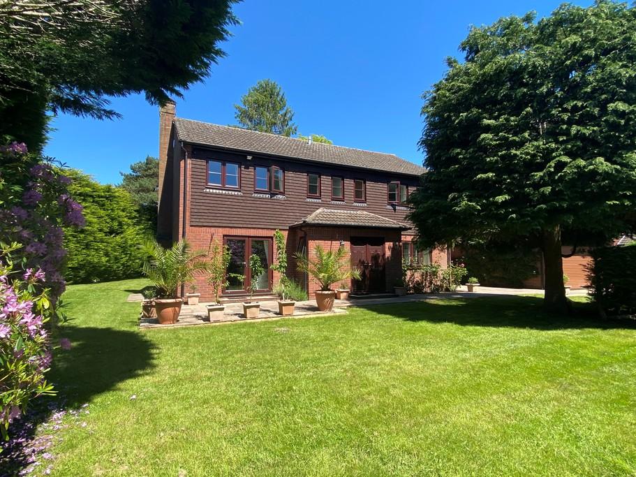 BARLEY MOW ROAD, ENGLEFIELD GREEN, TW20 4 bed detached house £1,440,000