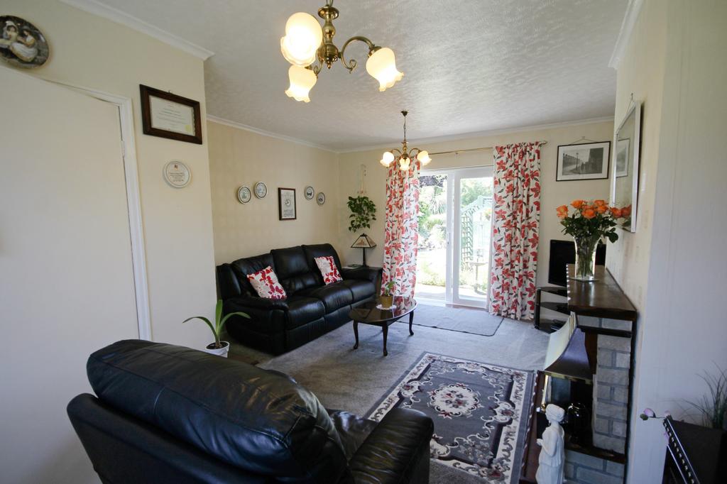 Russet Road, Weaverham, CW8 3 bed semidetached house £185,000