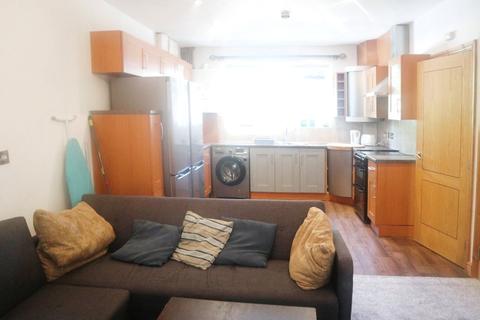 8 bedroom semi-detached house to rent - Greenhead Road, Gledholt, Huddersfield, HD1