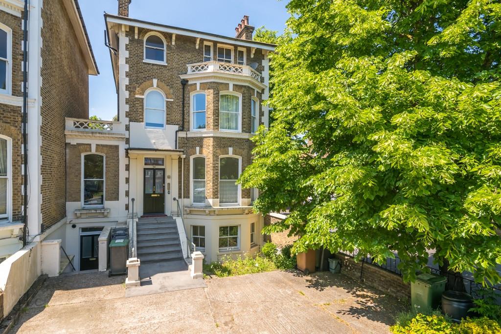 Burnt Ash Road, London, SE12 2 bed flat £400,000