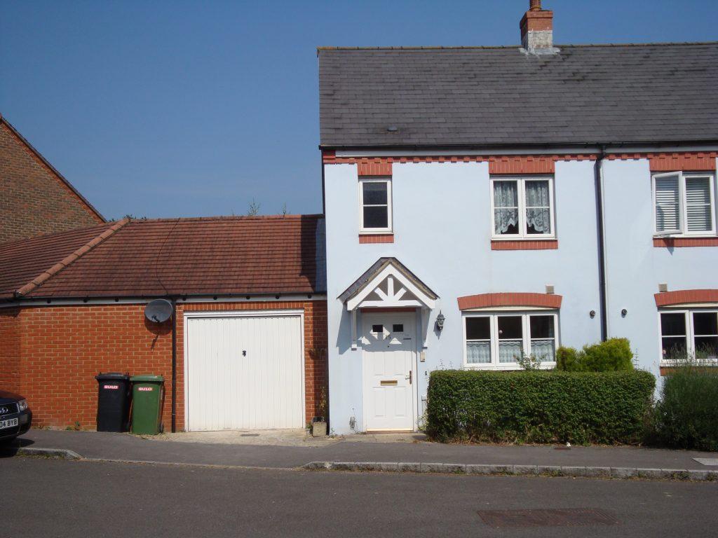 Dickins Lane, Rams Hill, Petersfield 2 bed link detached house £1,375