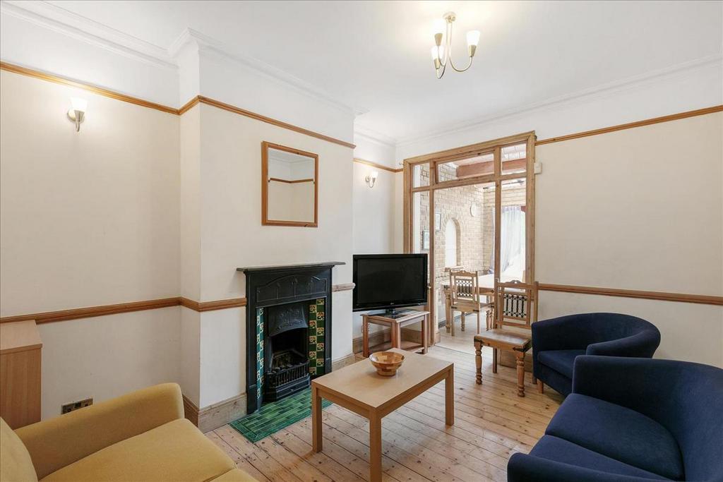 House in London - View 2
