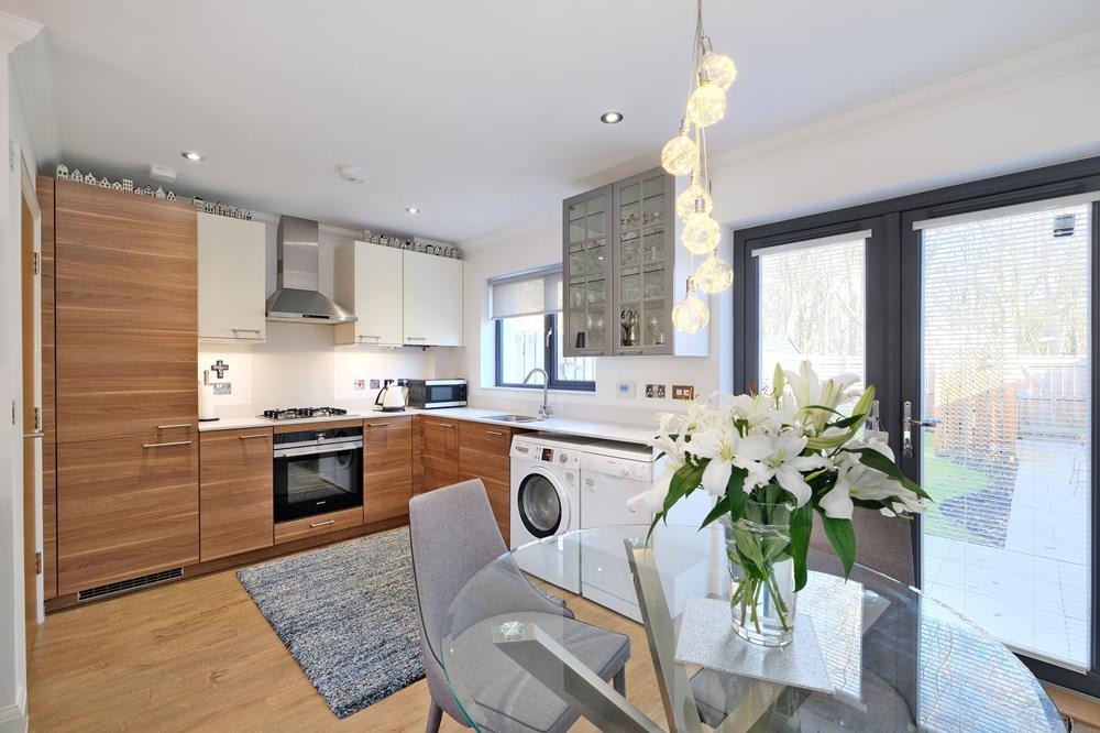 Waterton Lawn, Stoneywood, AB21 2 bed terraced house £825 pcm (£190 pw)