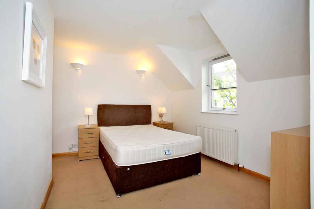 Lord Hays Grove, Aberdeen, AB24 3 bed flat £1,200 pcm (£277 pw)