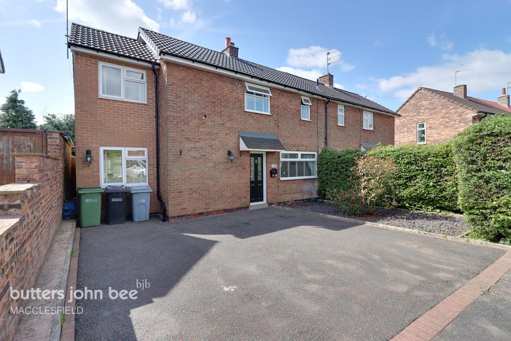 Earlsway, Macclesfield 3 bed semidetached house £259,000