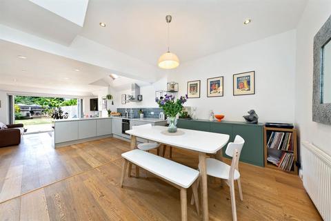 41 Colonial Avenue, Twickenham, TW2 7EE