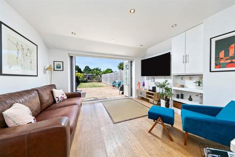 41 Colonial Avenue, Twickenham, TW2 7EE