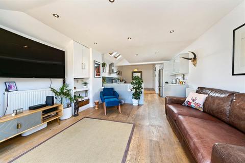 41 Colonial Avenue, Twickenham, TW2 7EE
