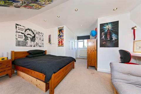 41 Colonial Avenue, Twickenham, TW2 7EE