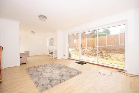 18 Wakehams Hill, Pinner, HA5 3BQ