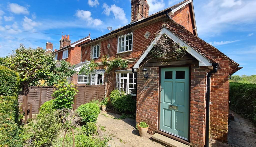 Camelsdale Road, Haslemere 2 bed semidetached house £385,000