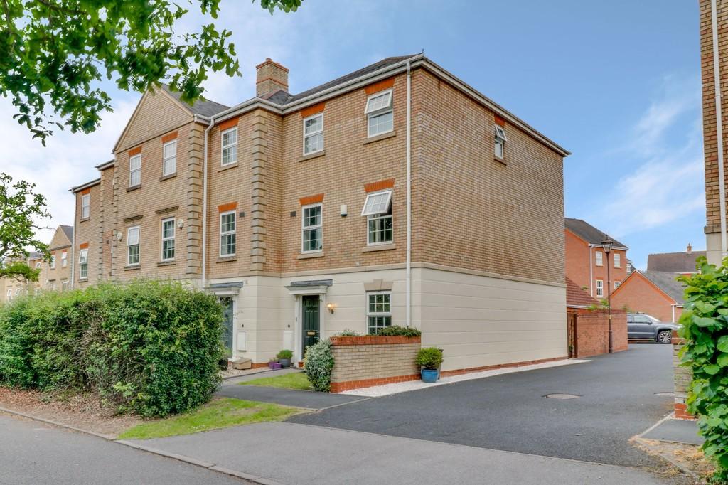 Old Dickens Heath Road, Dickens Heath 4 bed end of terrace house £475,000