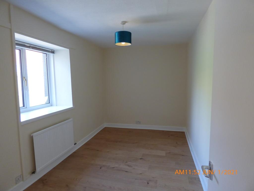 Bedroom (rear)