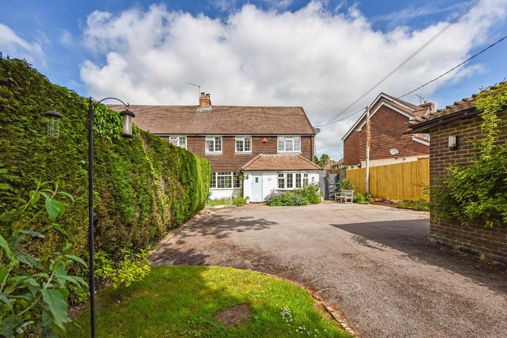 Blackberry Lane, Four Marks, Alton, Hampshire 4 bed semidetached house
