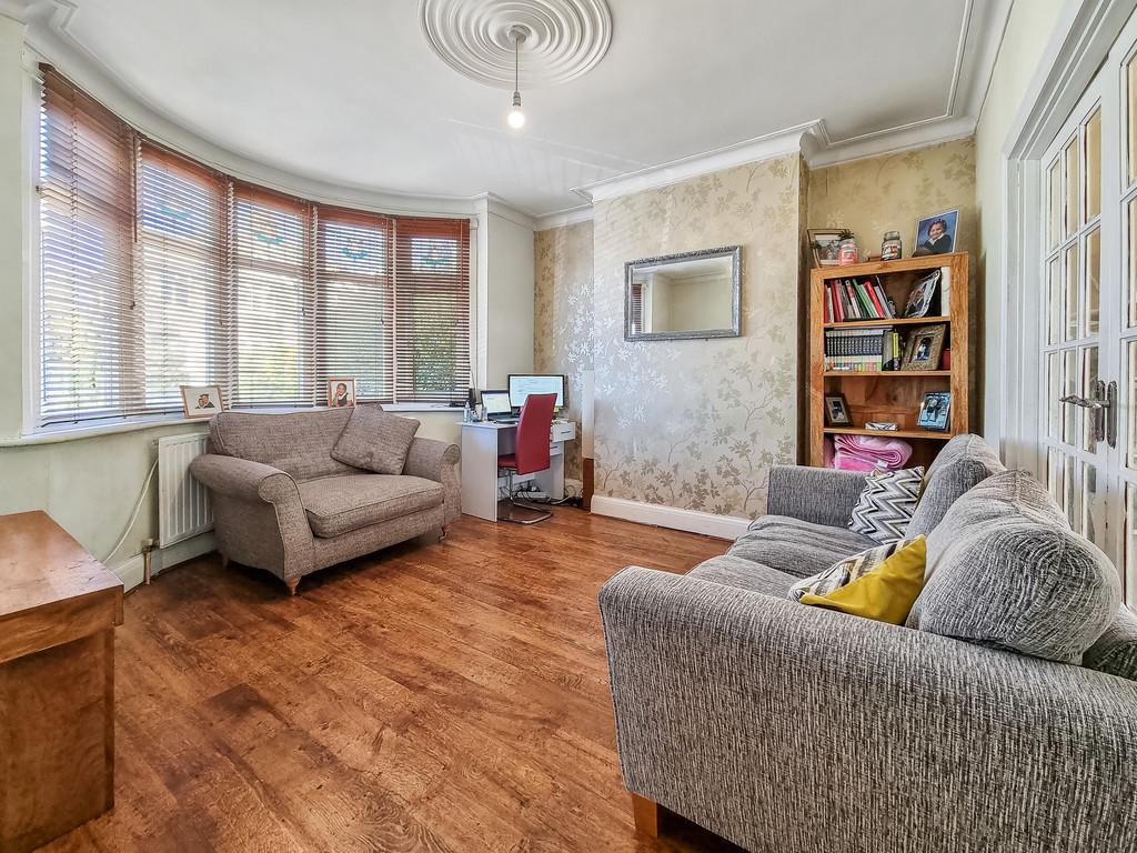 Lenmore Avenue, Grays 3 bed semidetached house £415,000