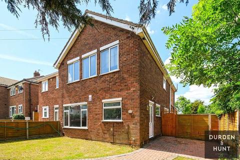 16 Pettits Close, Romford, RM1 4EB