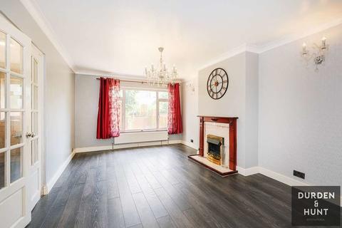 16 Pettits Close, Romford, RM1 4EB