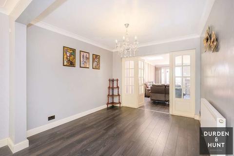 16 Pettits Close, Romford, RM1 4EB