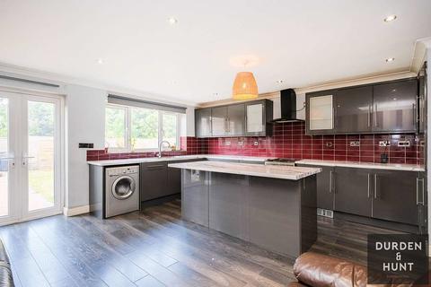 16 Pettits Close, Romford, RM1 4EB