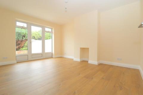25 Hillcrest Avenue, Luton, LU2 7AB