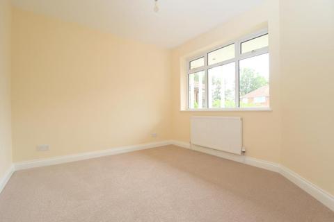 25 Hillcrest Avenue, Luton, LU2 7AB