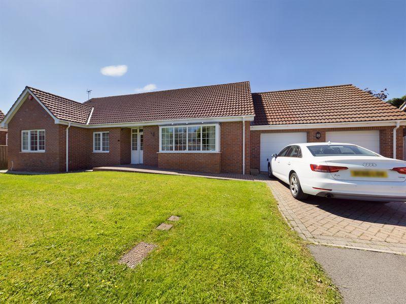 Wold View Park, Crossgates, Scarborough, YO12 4DN 3 bed detached bungalow £365,000