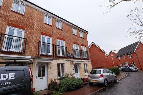 4 bedroom townhouse to rent, Caddow Road, Norwich