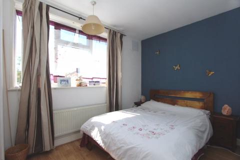 6 Stoneleigh Road, Carshalton, SM5 1LB