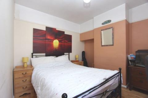 6 Stoneleigh Road, Carshalton, SM5 1LB