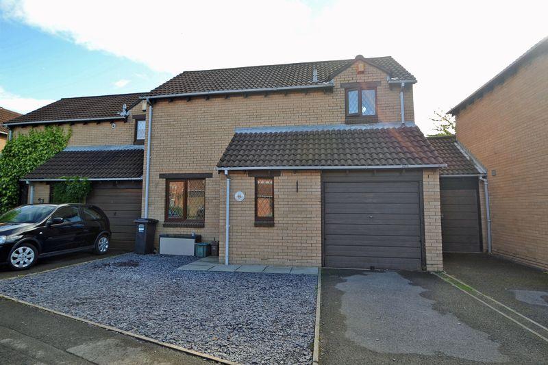Elgar Close, Clevedon 3 bed semidetached house £995 pcm (£230 pw)