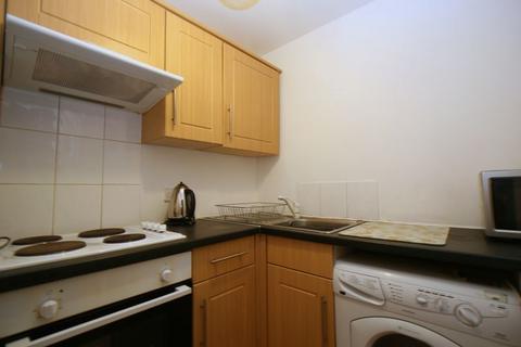 3 bedroom flat to rent, Montgomery Street, Edinburgh